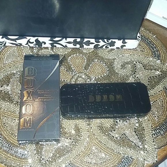 Buxom eyeshadow box