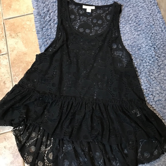 Super cute crochet like skull top