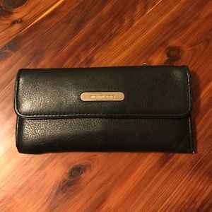 Black leather Michael Kors wallet