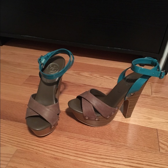 Jessica Simpson platform heels