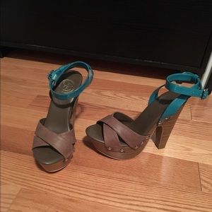 Jessica Simpson platform heels