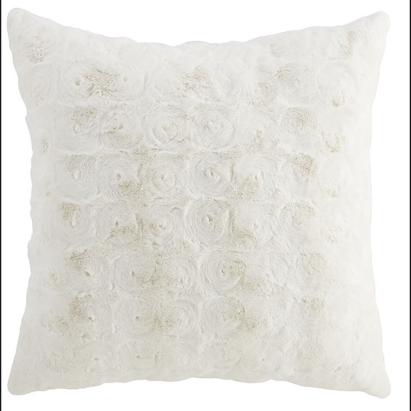 Set of 2 Luxury Ivory Faux Fur Pillow, 18"x18" - Picture 2 of 3