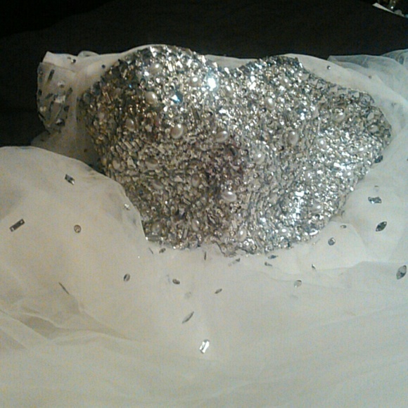Wedding dress (please remember posh gets 20 % - Picture 1 of 8
