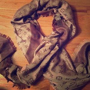 Brand new, authentic Loui Vuitton scarf shawl wrap