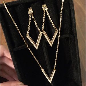 🆕 18k GP Swarovski Triangle Drop Jewelry Set