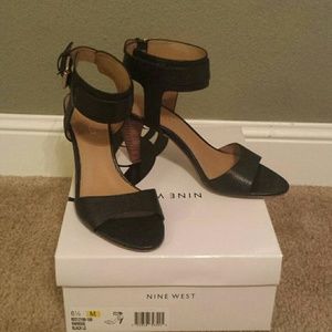 Black Nine West Mixie heel, size 6.5