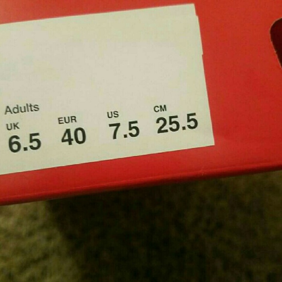 NWT PUMA SNEAKERS - Picture 4 of 4