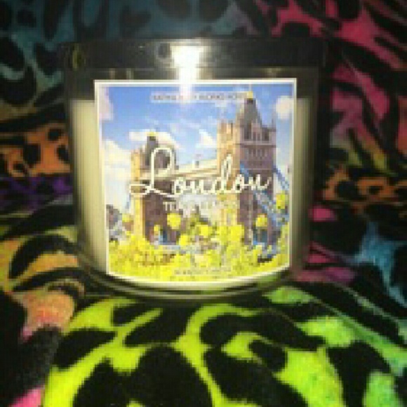 Bath and body works 3 wick candle