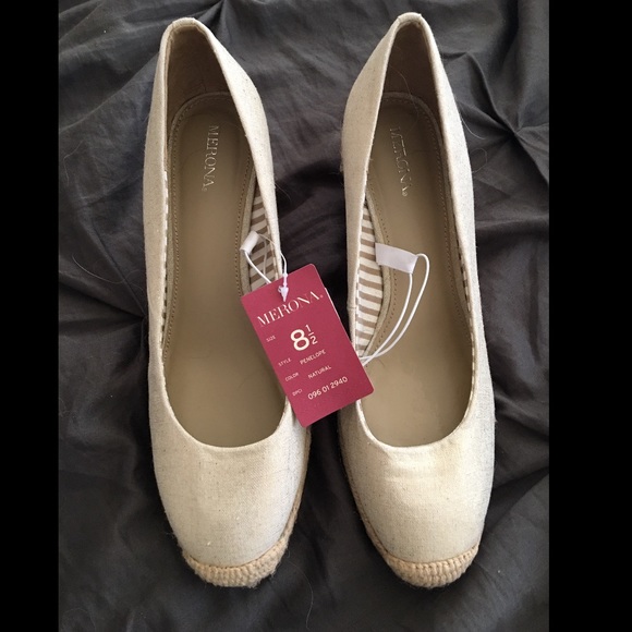 NWT! Merona Wedge Heels size 8.5