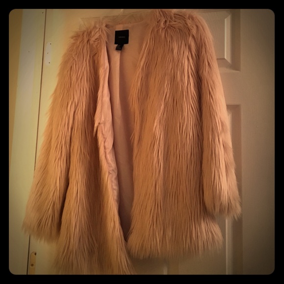 Forever 21 millennial pink faux fur jacket.