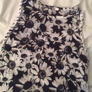 Black and white daisy tank