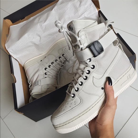 Nike Air Force 1 special field light bone