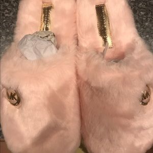 Woman slippers