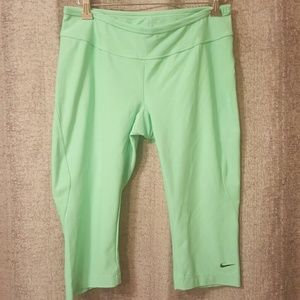 NIKE DRI-FIT CAPRIS