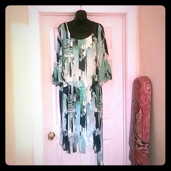 ⬇PD⬇ NWT DKNYC cold shoulder chiffon dress