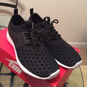 NEW women's Nike juvenate