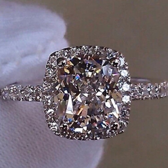 Jewelry - Brand new, white sapphire silver filled ring