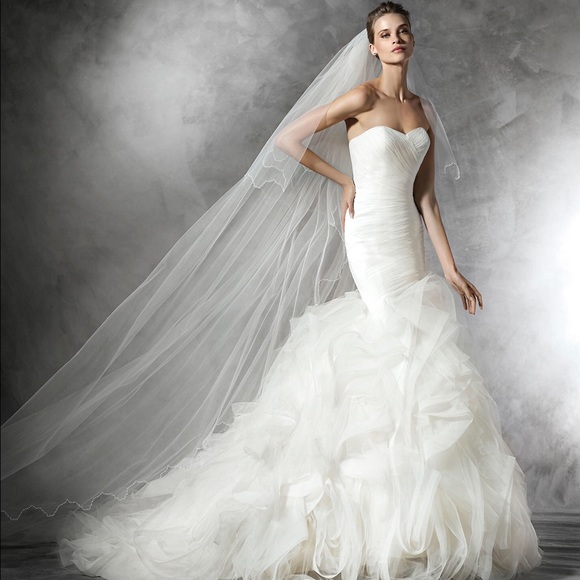 Brand New NEVER worn, Pronovias Mildred
