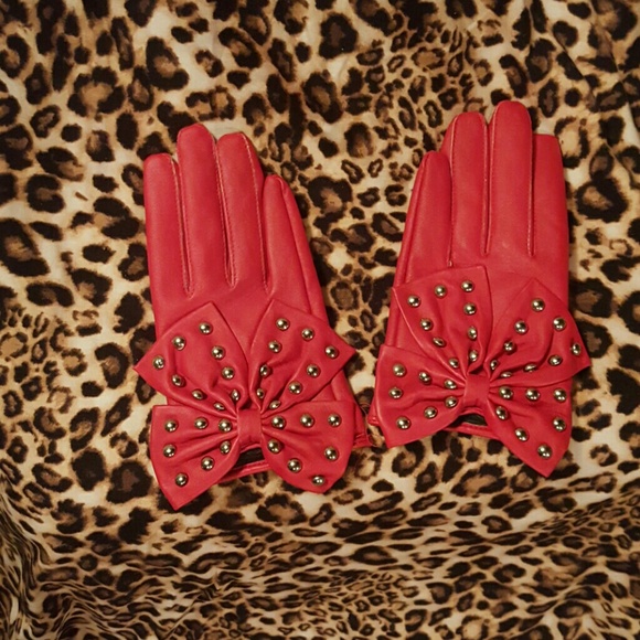 Studded Bow Gloves