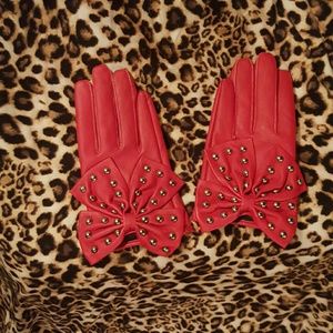 Studded Bow Gloves