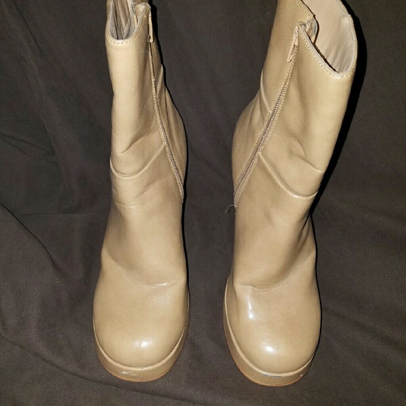 Boots - Picture 2 of 4
