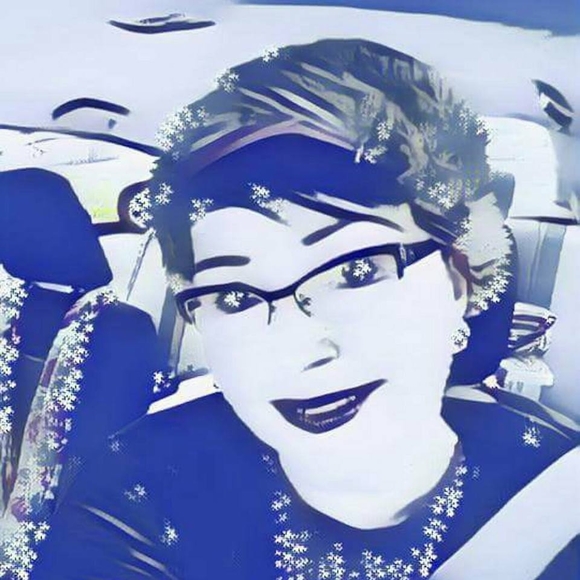 Meet your Posher, Danielle - Picture 1 of 1