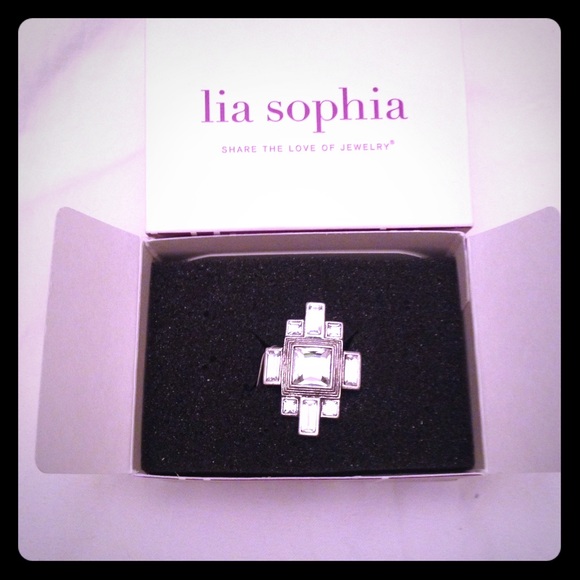 NWT Lia Sophia Ring