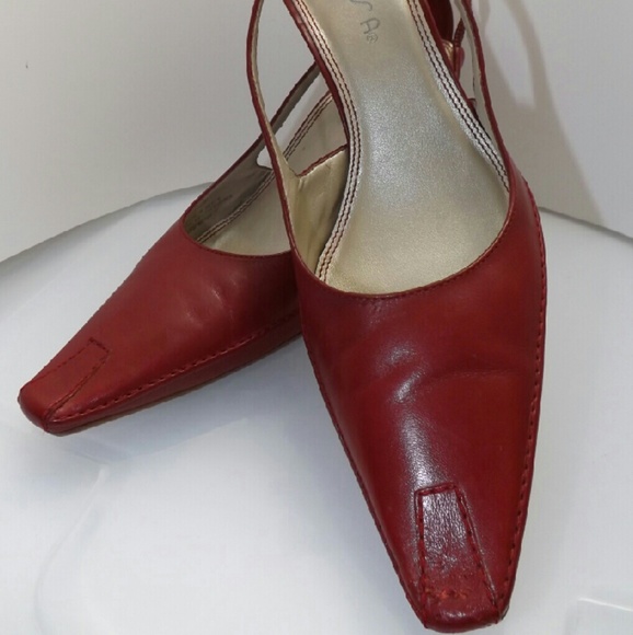 Red Pumps - Picture 4 of 4