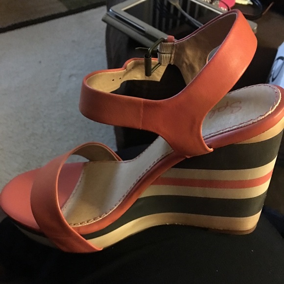 Kickka Wedge in Sherbert by Splendid.