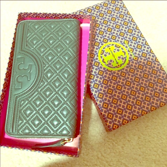 Tory burch wallet