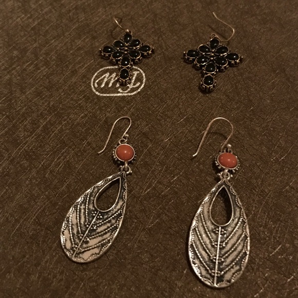 Set of 2 Lucky Brand earrings