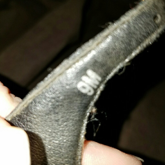 Heels - Picture 3 of 3
