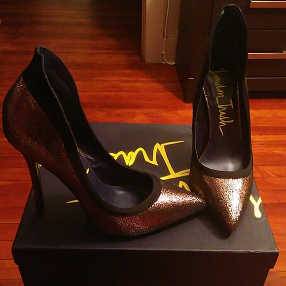 Bronze pumps