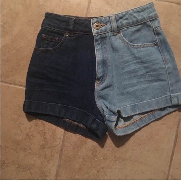SOLD!! High waisted mom shorts - Picture 1 of 1