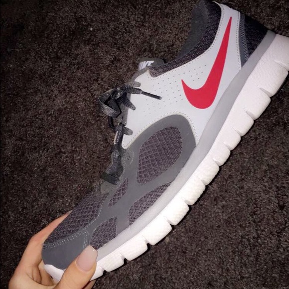 Men Nike running shoes - Picture 1 of 1