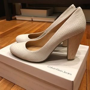 Calvin Klein white leather-Garessa Breach Sz.8