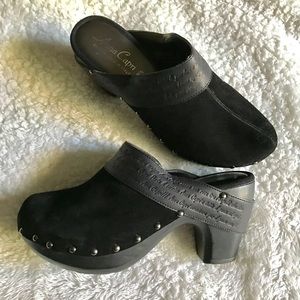 Black suede Clogs