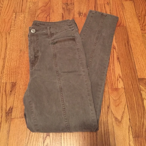 Army green American Eagle skinny pants! Size 10