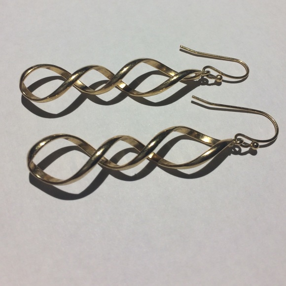 Gold twist earring set - Picture 2 of 3