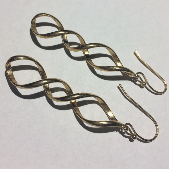 Gold twist earring set - Picture 3 of 3