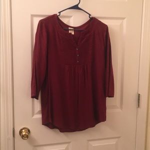 2 WOMEN TOPS LOT