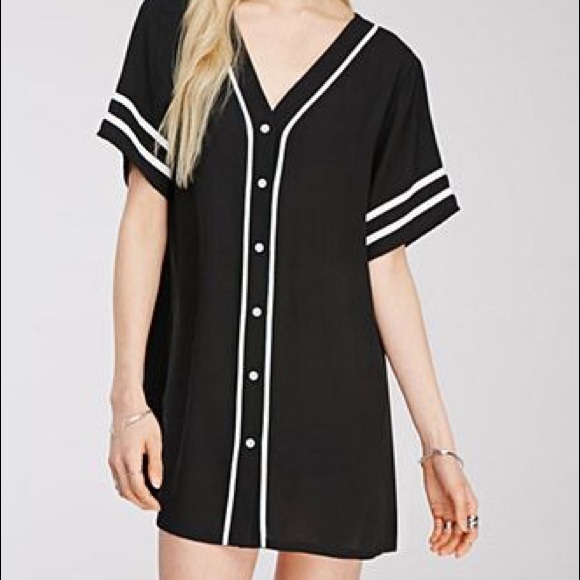 Forever 21 Tops - HP 7/12 🎉 NWOT Long Chiffon Button Down Jersey