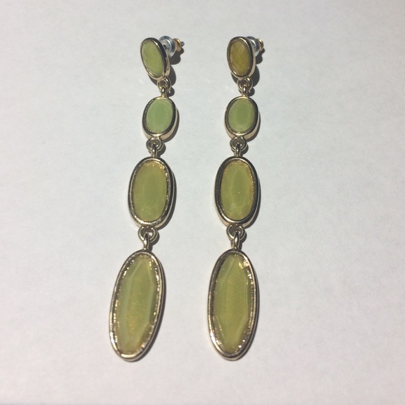 Gold dangle earrings - Picture 2 of 4