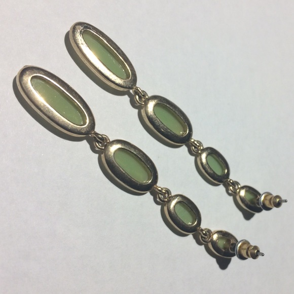 Gold dangle earrings - Picture 3 of 4