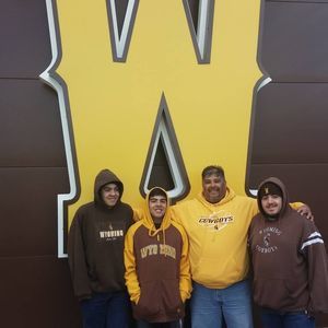 Meet your Posher, Adrian