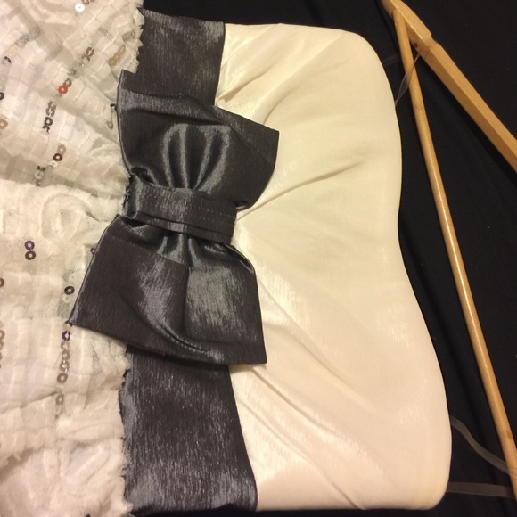 White short homecoming dress - Picture 3 of 3