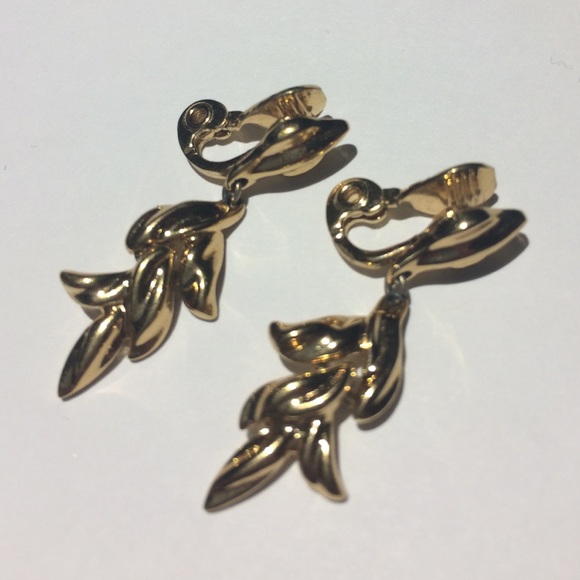 Vintage gold clip earrings - Picture 1 of 3
