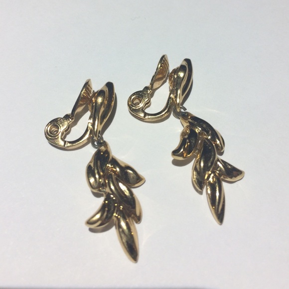Vintage gold clip earrings - Picture 2 of 3