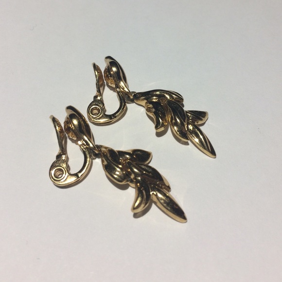 Vintage gold clip earrings - Picture 3 of 3