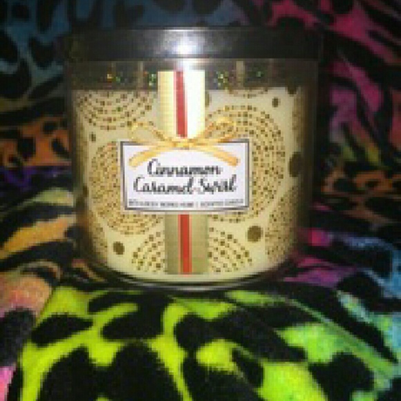 Final price Bath and body works 3 Wick candle